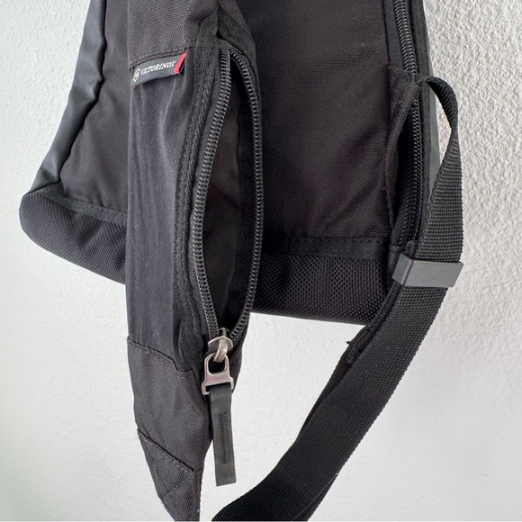 Victorinox Altmont 3.0 Mono Sling Backpack Black Bag Travel Dual Compartment - Picture 8 of 14